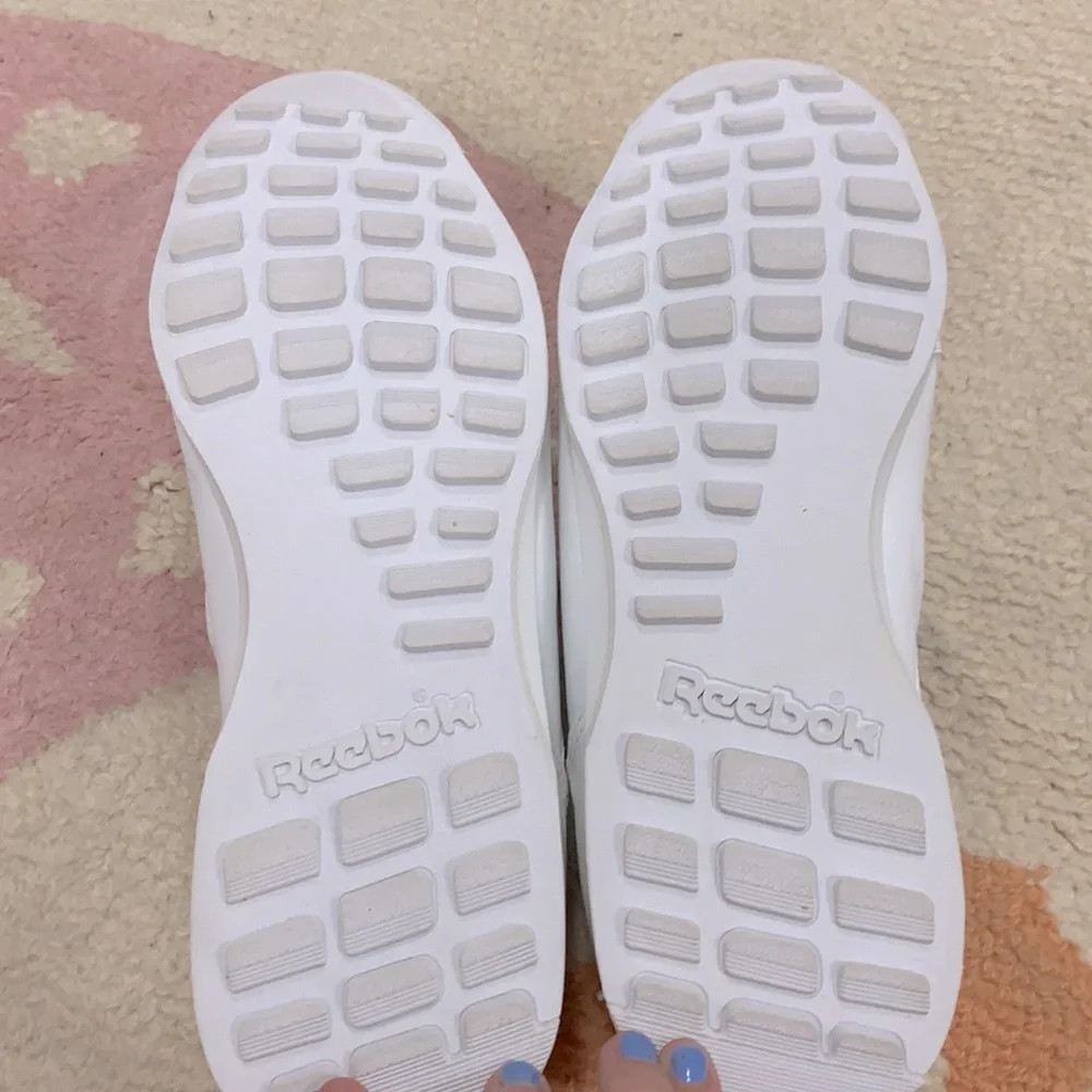 Classic White Reebok’s - Picture 2 of 2